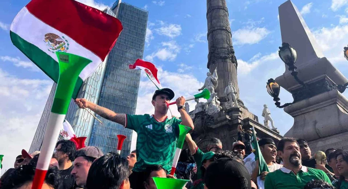 El Ángel de la Independencia volvió a ser punto de reunión tras el triunfo de México.webp